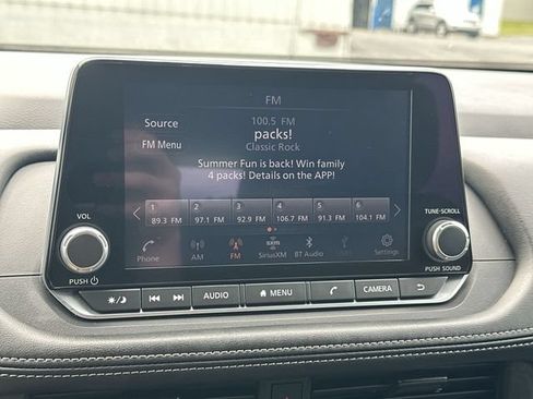 Used 2024 Nissan Rogue S AWD/4WD image 14