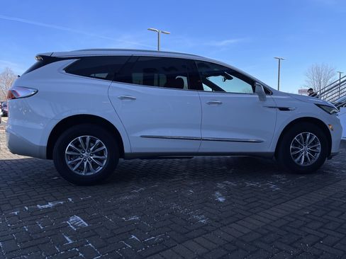Used 2023 Buick Enclave Essence image 6