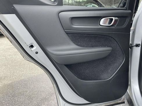 Used 2019 Volvo XC40 T5 Inscription image 2