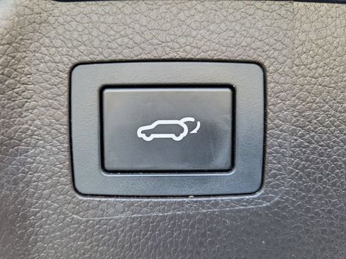 Used 2017 Hyundai Santa Fe SE w/ SE Premium Package 02 FWD image 10
