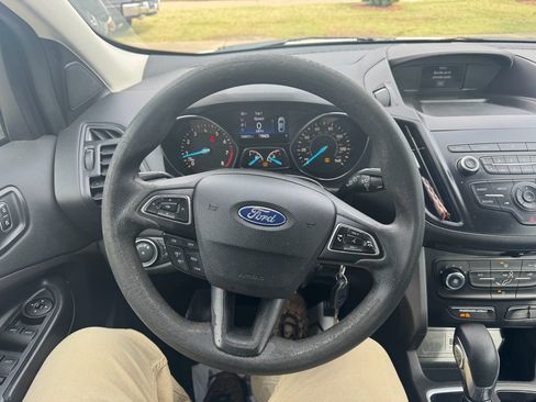 Used 2019 Ford Escape S image 19