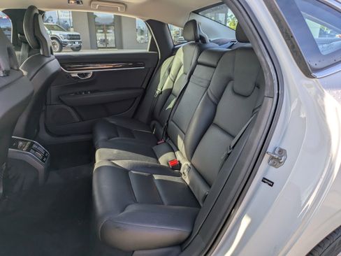 Used 2018 Volvo S90 T5 Momentum w/ Convenience Package image 13