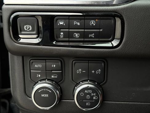 Used 2025 GMC Yukon Denali AWD/4WD image 23
