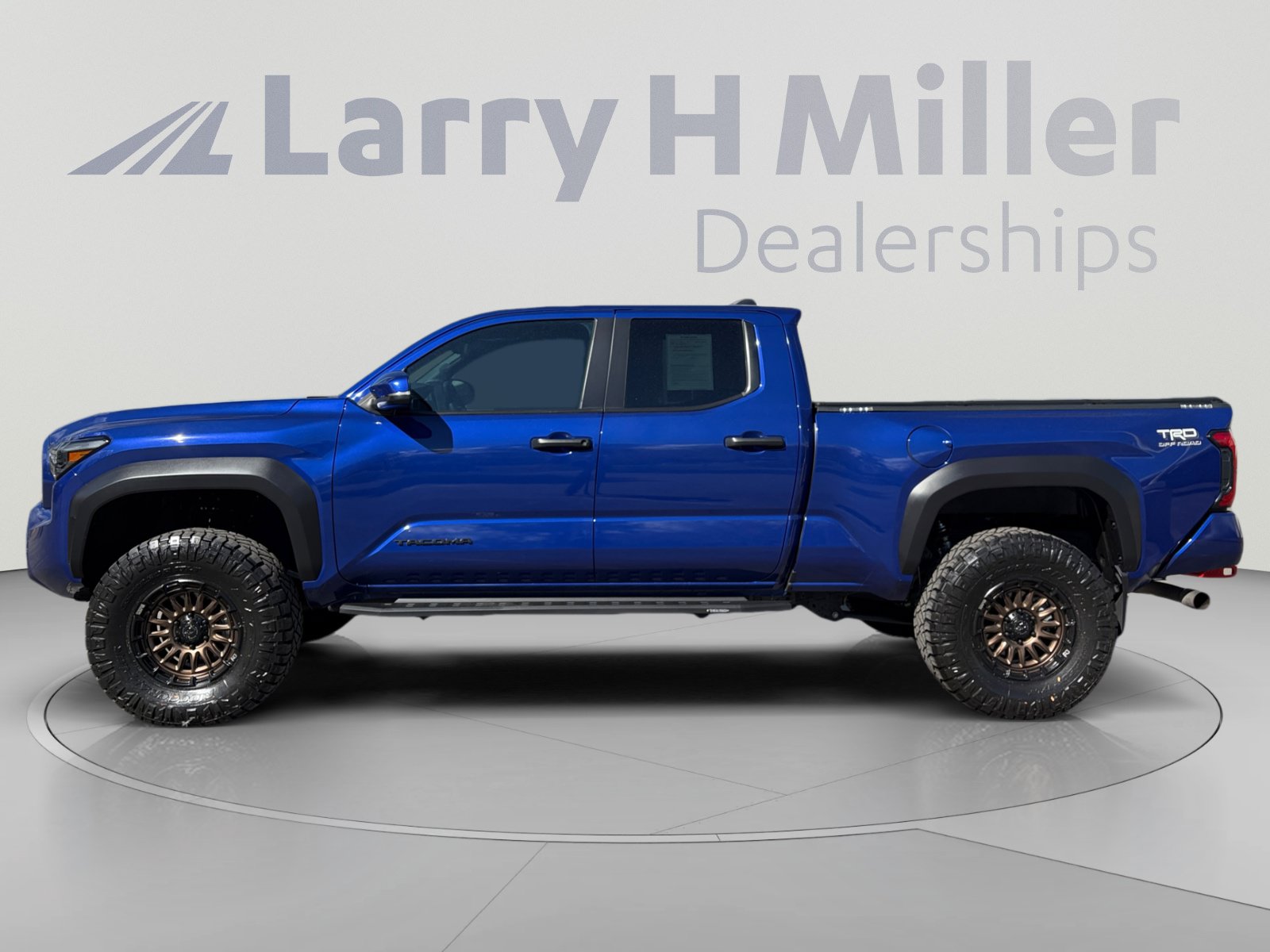 Used 2024 Toyota Tacoma TRD Off-Road w/ TRD Off Road Upgrade Package AWD/4WD image 2