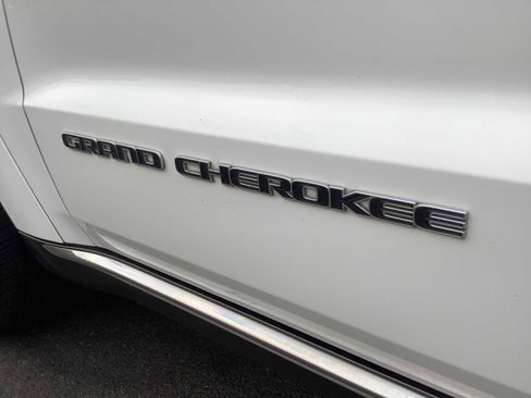 Used 2017 Jeep Grand Cherokee Summit AWD/4WD image 7
