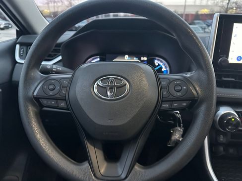 Used 2025 Toyota RAV4 LE image 27