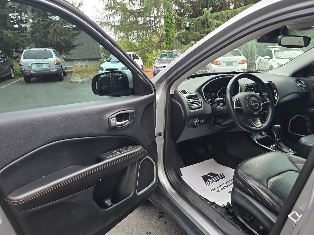 Used 2018 Jeep Compass Limited w/ Navigation Group FWD image 6