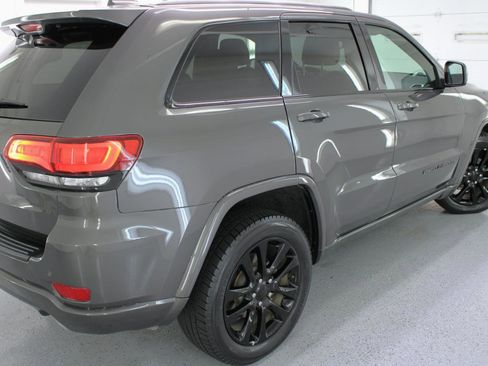 Used 2019 Jeep Grand Cherokee Altitude AWD/4WD image 15