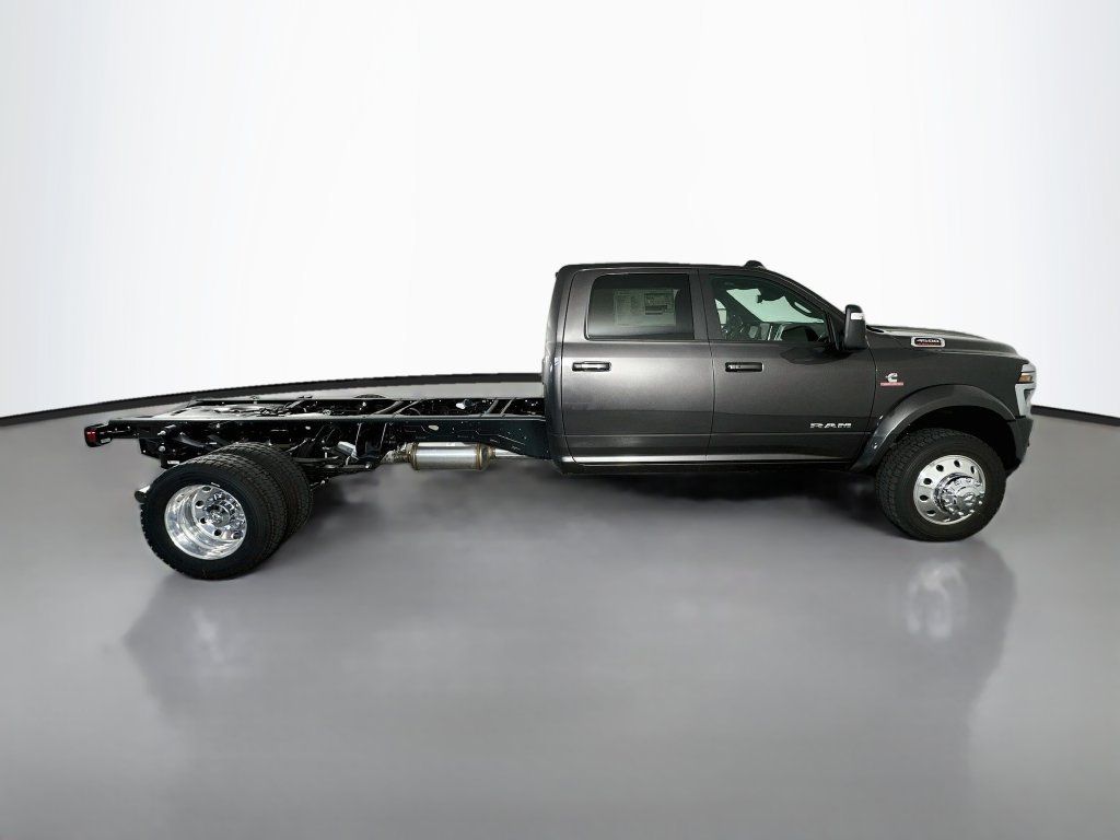 New 2026 RAM 4500 4x4 Crew Cab DRW w/ Laramie Trim Package image 8