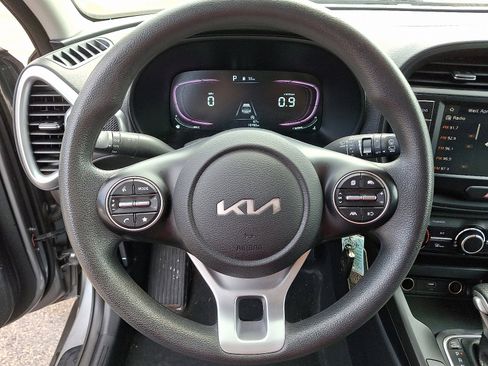 Used 2024 Kia Soul LX FWD image 19
