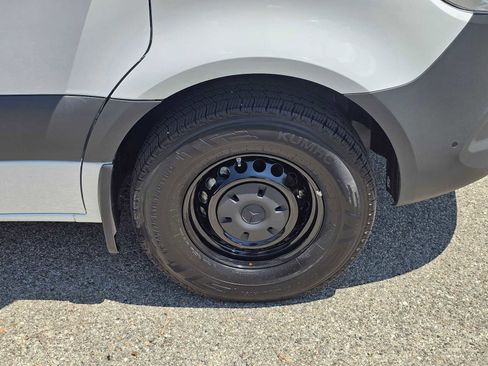 Used 2025 Mercedes-Benz Sprinter 2500 image 10