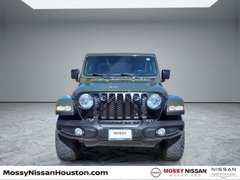Used 2022 Jeep Gladiator Sport image 3