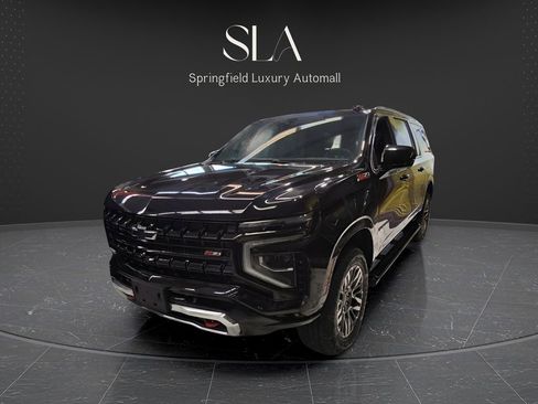 Used 2025 Chevrolet Suburban Z71 image 9