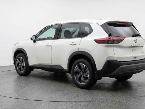 Used 2025 Nissan Rogue SV AWD/4WD image 6