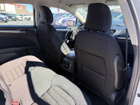 Used 2015 Ford Fusion SE image 29