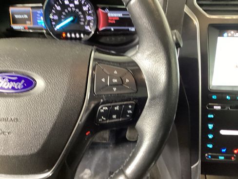 Used 2018 Ford Explorer Limited w/ Equipment Group 301A AWD/4WD image 22
