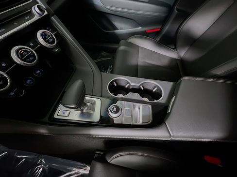 Used 2023 Genesis G70 2.0T image 25