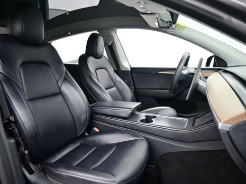 Used 2023 Tesla Model Y Long Range image 10