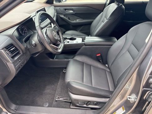 Used 2023 Nissan Rogue SV w/ SV Premium B Package FWD image 17