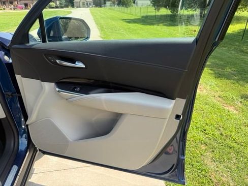Used 2019 Cadillac XT4 Premium Luxury FWD image 18