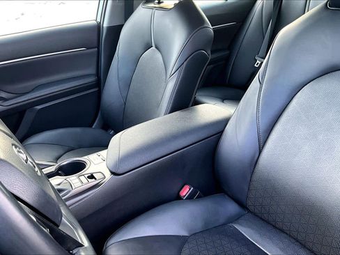 Used 2022 Toyota Camry XSE image 8