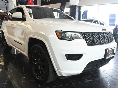 Used 2021 Jeep Grand Cherokee Laredo X AWD/4WD image 3
