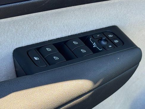 Certified 2023 Volvo XC40 B5 Plus w/ Driver Assist Package image 23