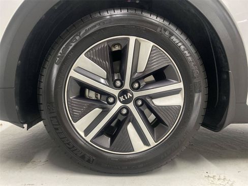 Used 2020 Kia Niro EX FWD image 22