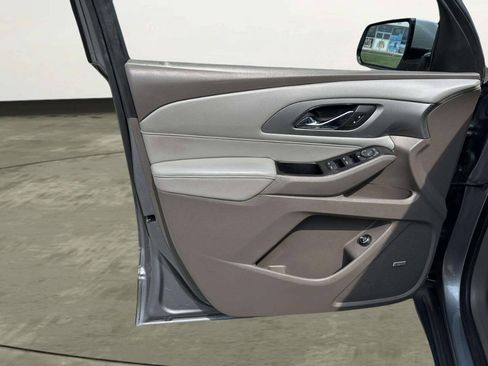 Used 2019 Chevrolet Traverse LT w/ LT Premium Package FWD image 10