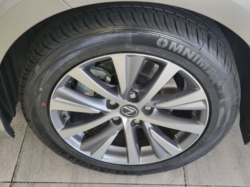 Used 2020 Lexus ES 300h w/ Accessory Package 2 image 9