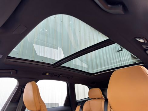 Used 2023 Volvo XC60 B5 Ultimate w/ Climate Package image 12