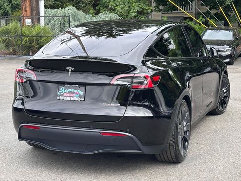 Used 2022 Tesla Model Y Performance AWD/4WD image 16