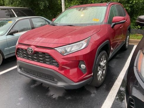 Used 2020 Toyota RAV4 XLE Premium FWD image 12