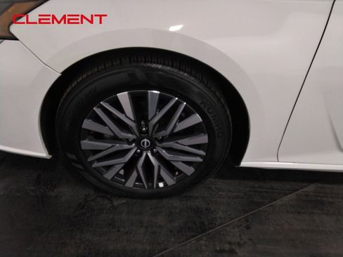 Used 2025 Nissan Altima 2.5 SV image 42