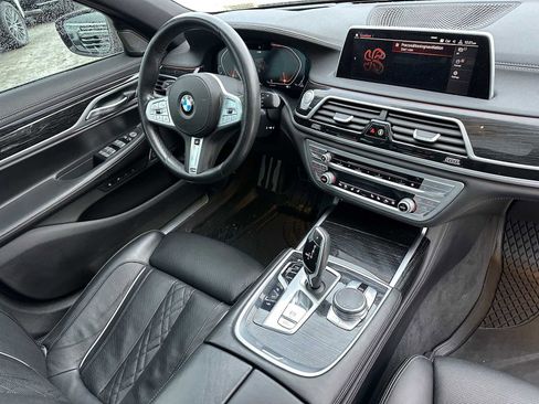 Used 2020 BMW 750i xDrive w/ M Sport Package image 11