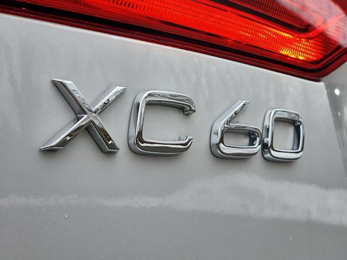 Used 2025 Volvo XC60 B5 Core image 30