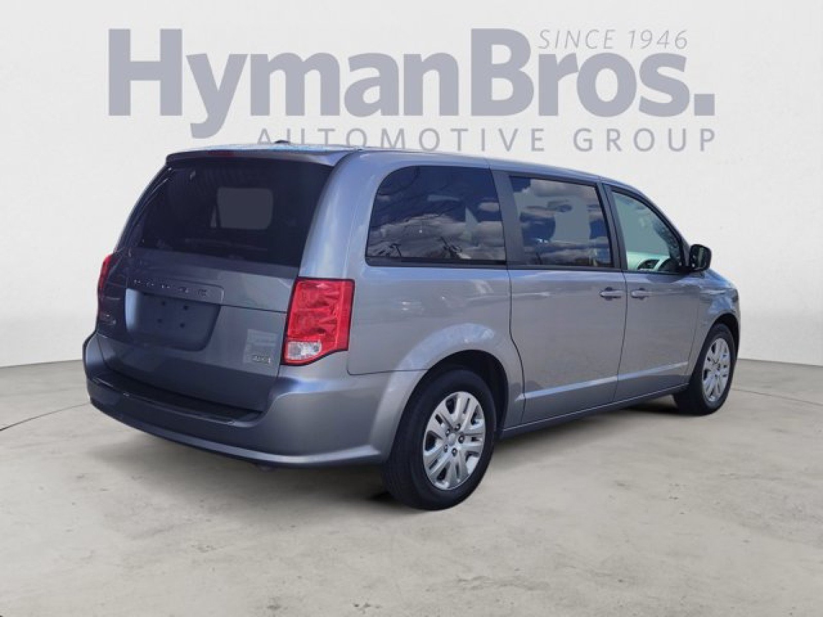 Used 2018 Dodge Grand Caravan SE w/ UConnect Hands-Free Group FWD image 3