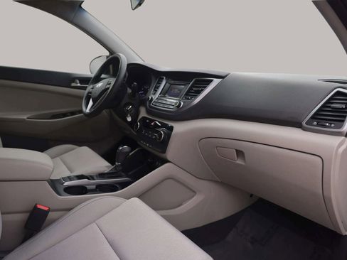 Used 2018 Hyundai Tucson SE image 32
