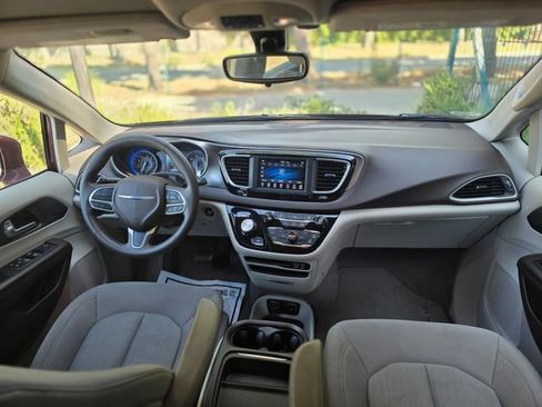 Used 2018 Chrysler Pacifica Touring Plus w/ Tire & Wheel Group image 25