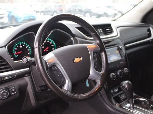 Used 2017 Chevrolet Traverse LT w/ Style and Technology Package image 16