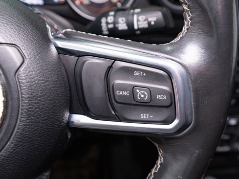 Used 2018 Jeep Wrangler Unlimited Sahara w/ Safety Group AWD/4WD image 25