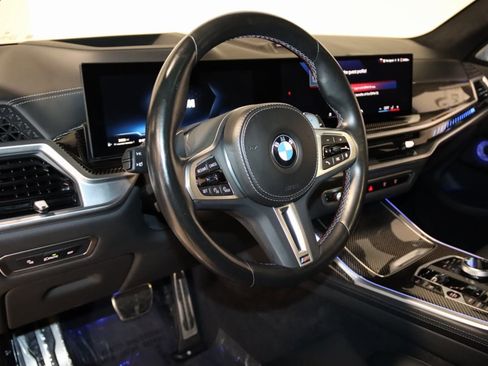 Used 2024 BMW X7 M60i image 40
