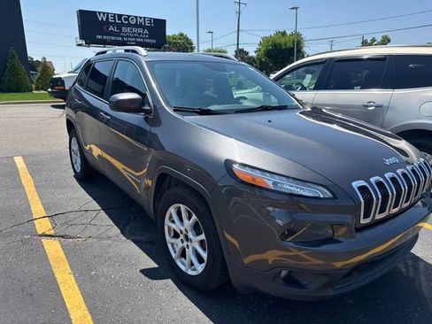 Used 2017 Jeep Cherokee Latitude w/ Comfort/Convenience Group FWD image 1