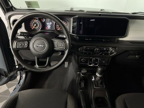 Used 2025 Jeep Gladiator Sport image 18