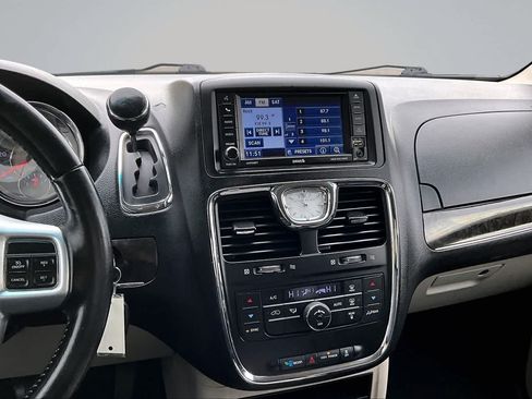 Used 2012 Chrysler Town & Country Touring w/ Entertainment Group #1 FWD image 16