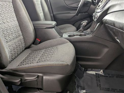 Used 2024 Chevrolet Equinox LT image 31