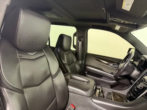 Used 2019 Cadillac Escalade Platinum AWD/4WD image 26