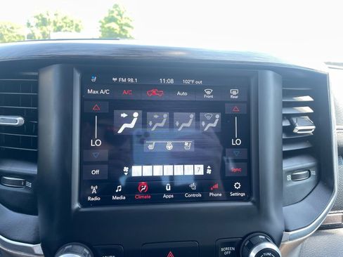 Used 2019 RAM 1500 Laramie RWD image 32