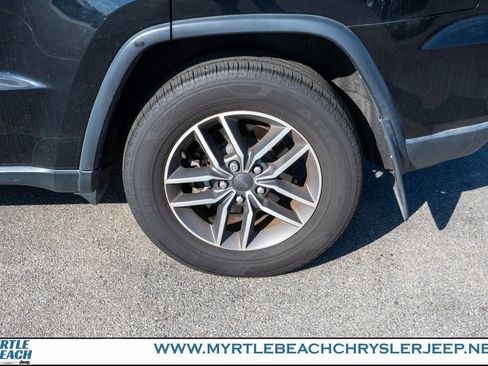 Used 2020 Jeep Grand Cherokee Laredo w/ Laredo X Package image 12