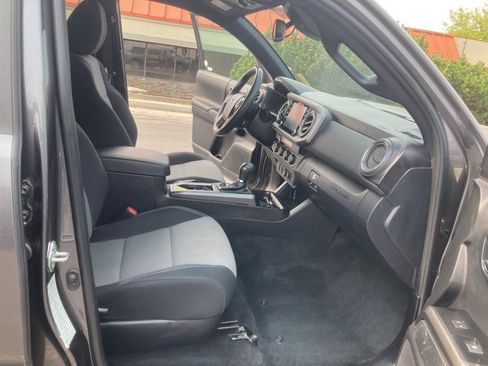 Used 2023 Toyota Tacoma TRD Off-Road w/ Technology Package image 27